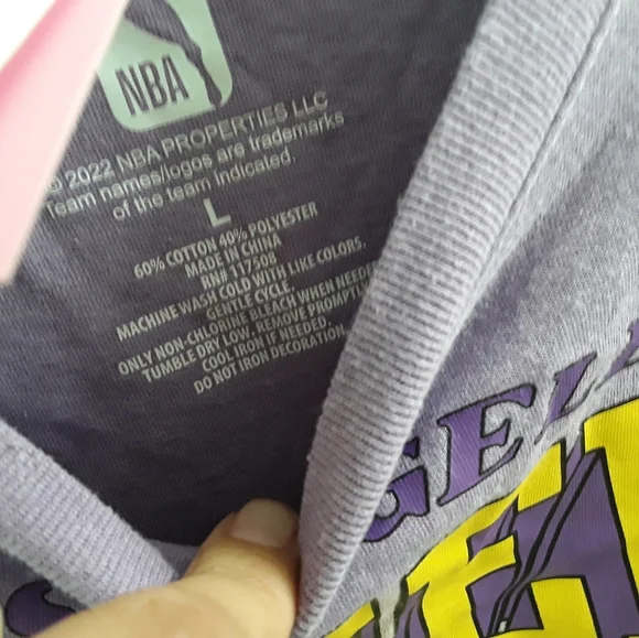 NBA LA Lakers Bleached Cropped Graphic Tee NWT - Picture 3 of 7
